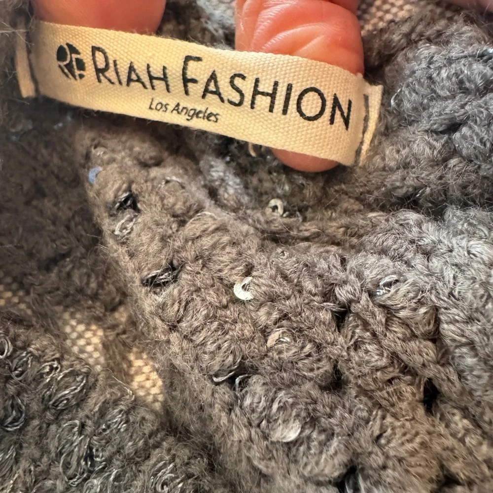 Gray knit poncho /shawl with sequin and fringe detail Riah fashion LA - Picture 11 of 11